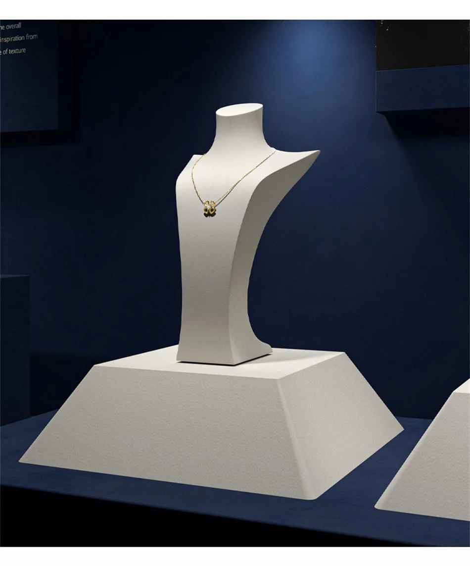 Présentoir collier long