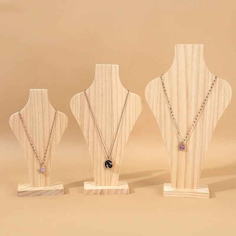 Presentoir collier bois noyer