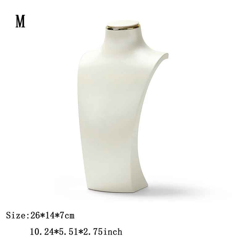 Présentoir collier luxe cuir