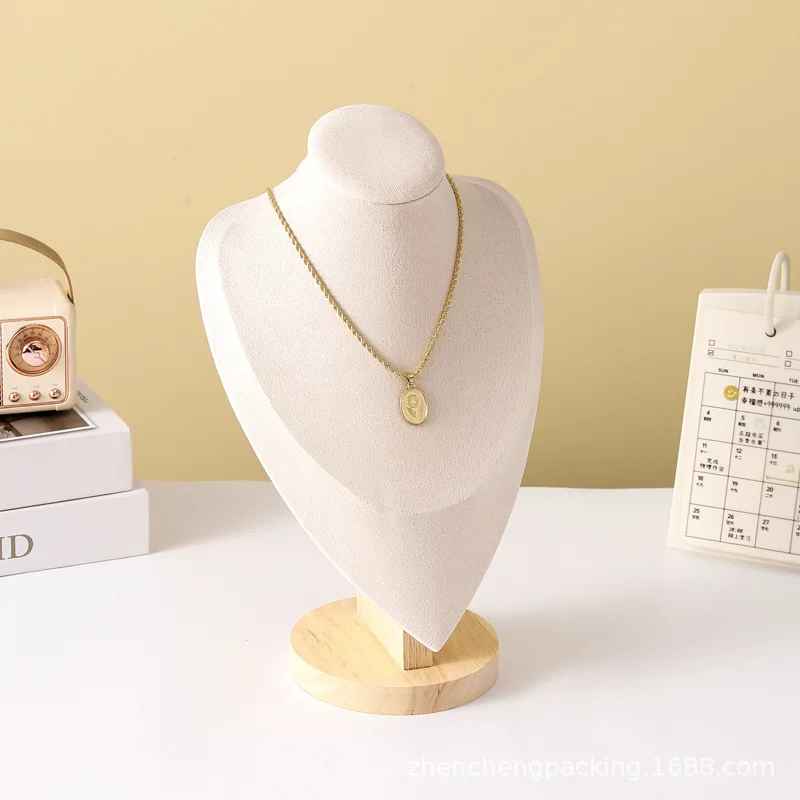 Présentoir Collier Bois clair & Faux Daim beige 31cm