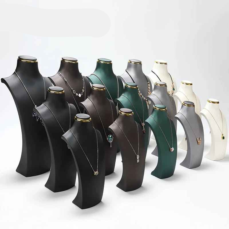 Présentoir collier luxe cuir