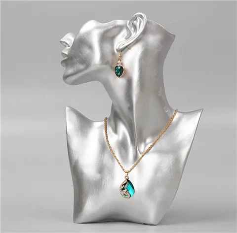 Présentoir collier buste femme argenté en résine 28cm