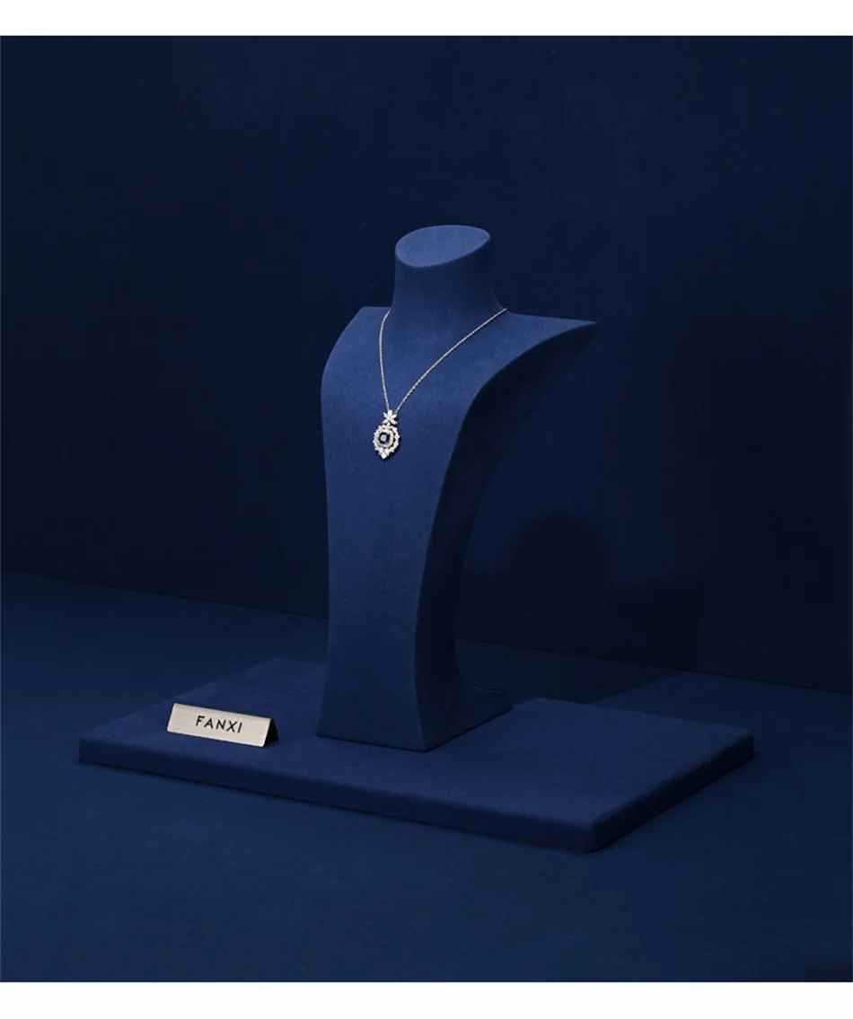 Présentoir collier long