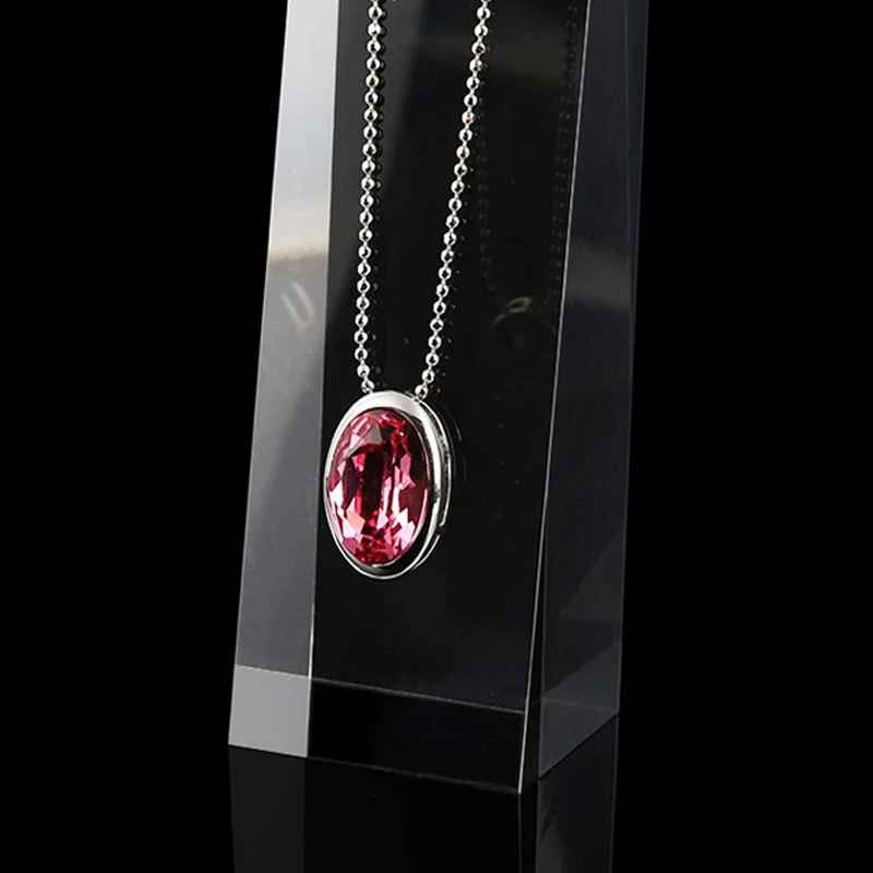 Présentoir collier original