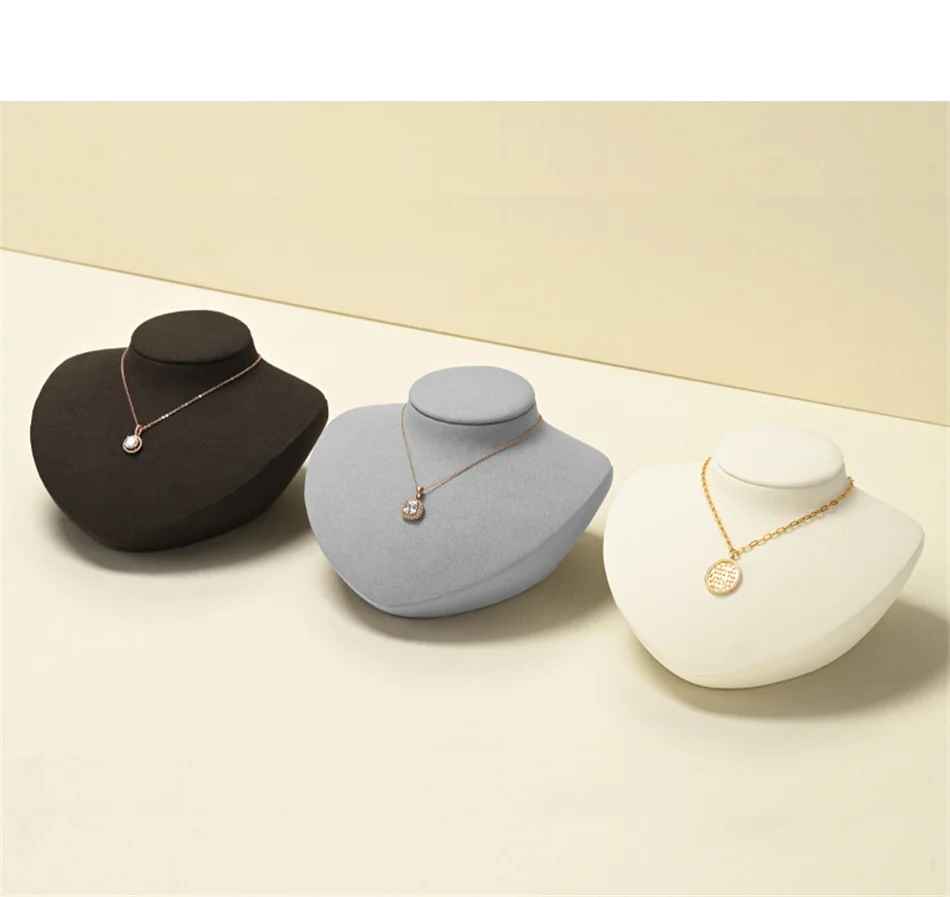 Présentoir collier vitrine luxe