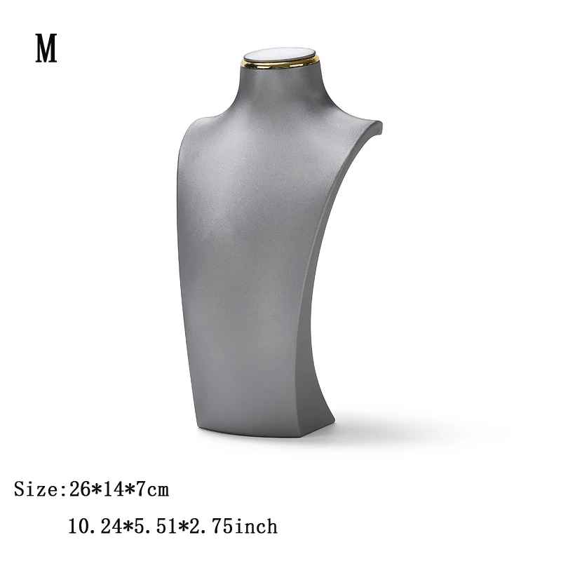 Présentoir collier luxe cuir