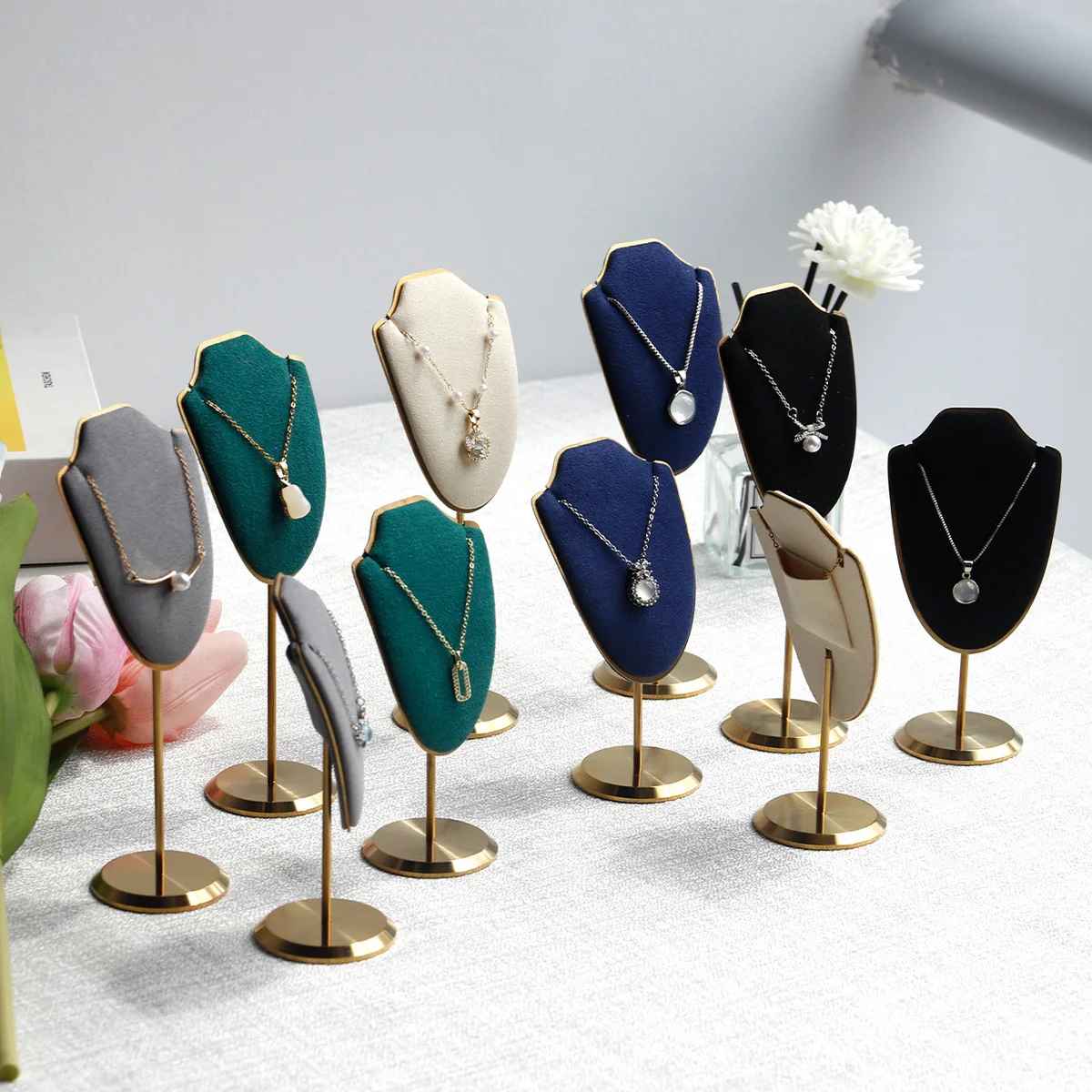 Mini présentoir collier de luxe