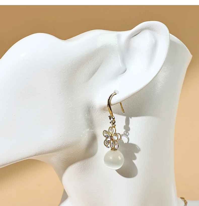 Présentoir collier buste femme blanc en résine 28cm