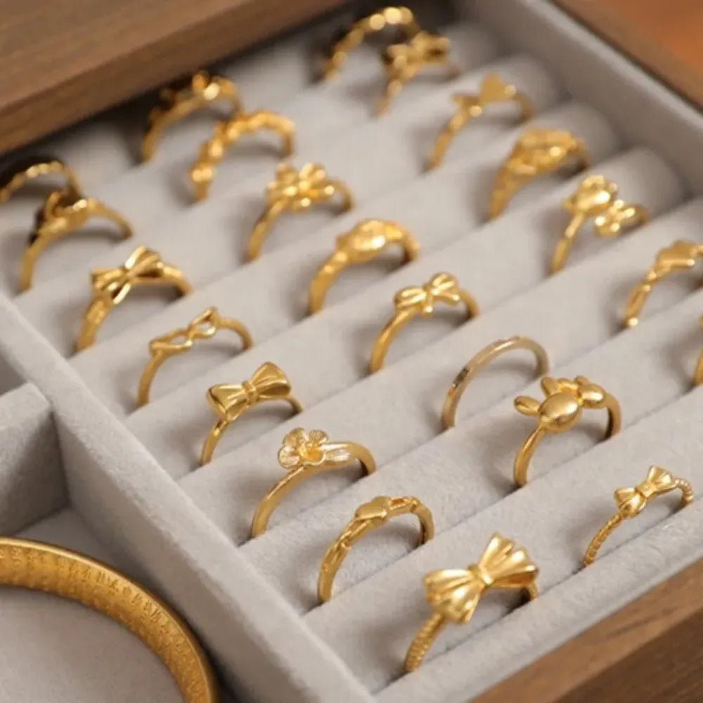https://cdn.shopify.com/s/files/1/0889/8084/8989/files/Belle_Bo_te_Bijoux_en_bois_1_RoyalCoffer.webp?v=1757091061