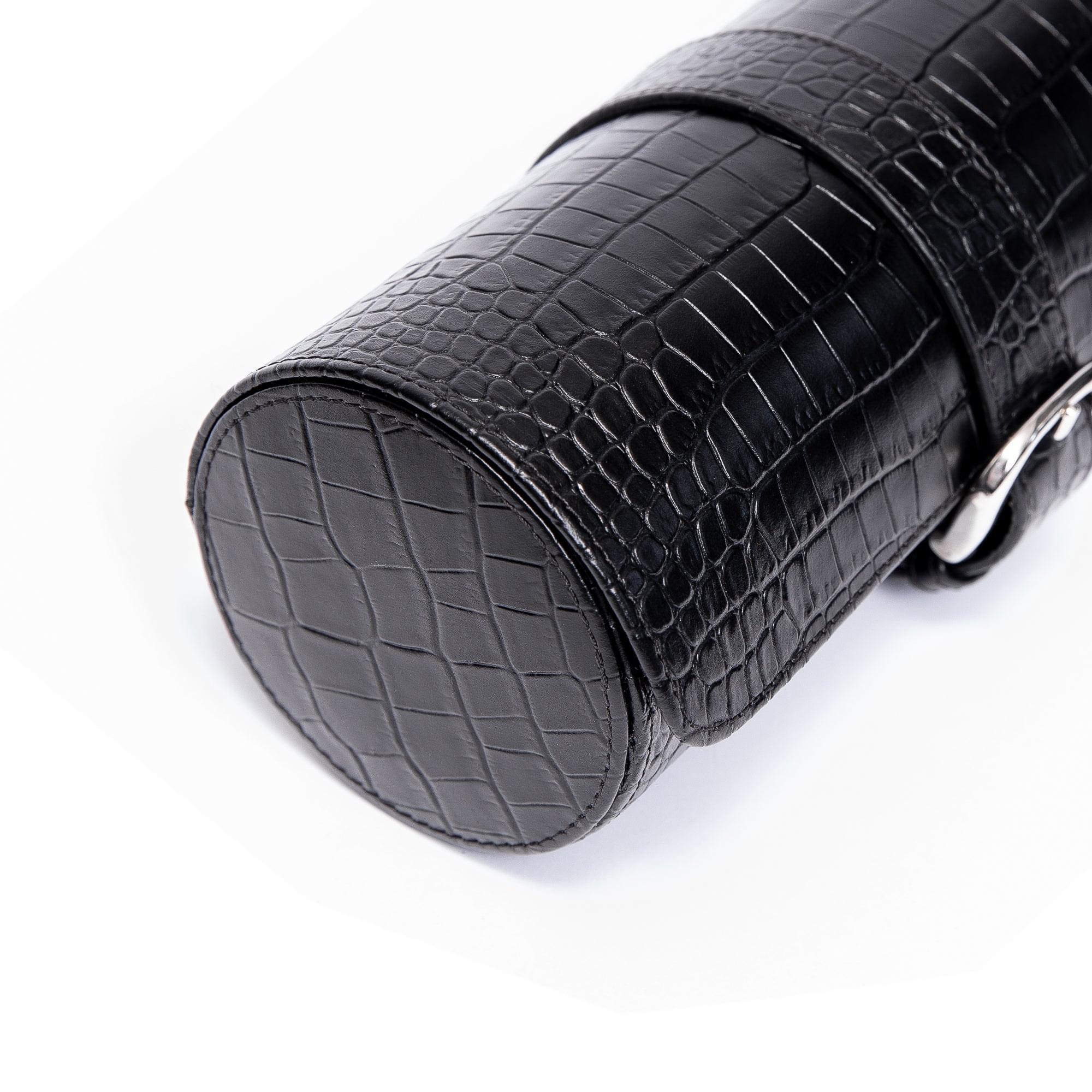 https://cdn.shopify.com/s/files/1/0793/1897/4808/files/BlackThreeWatchRollSideDetail_f63219ef-d0d2-4320-8546-df0e2fe85661.jpg?v=1722188979