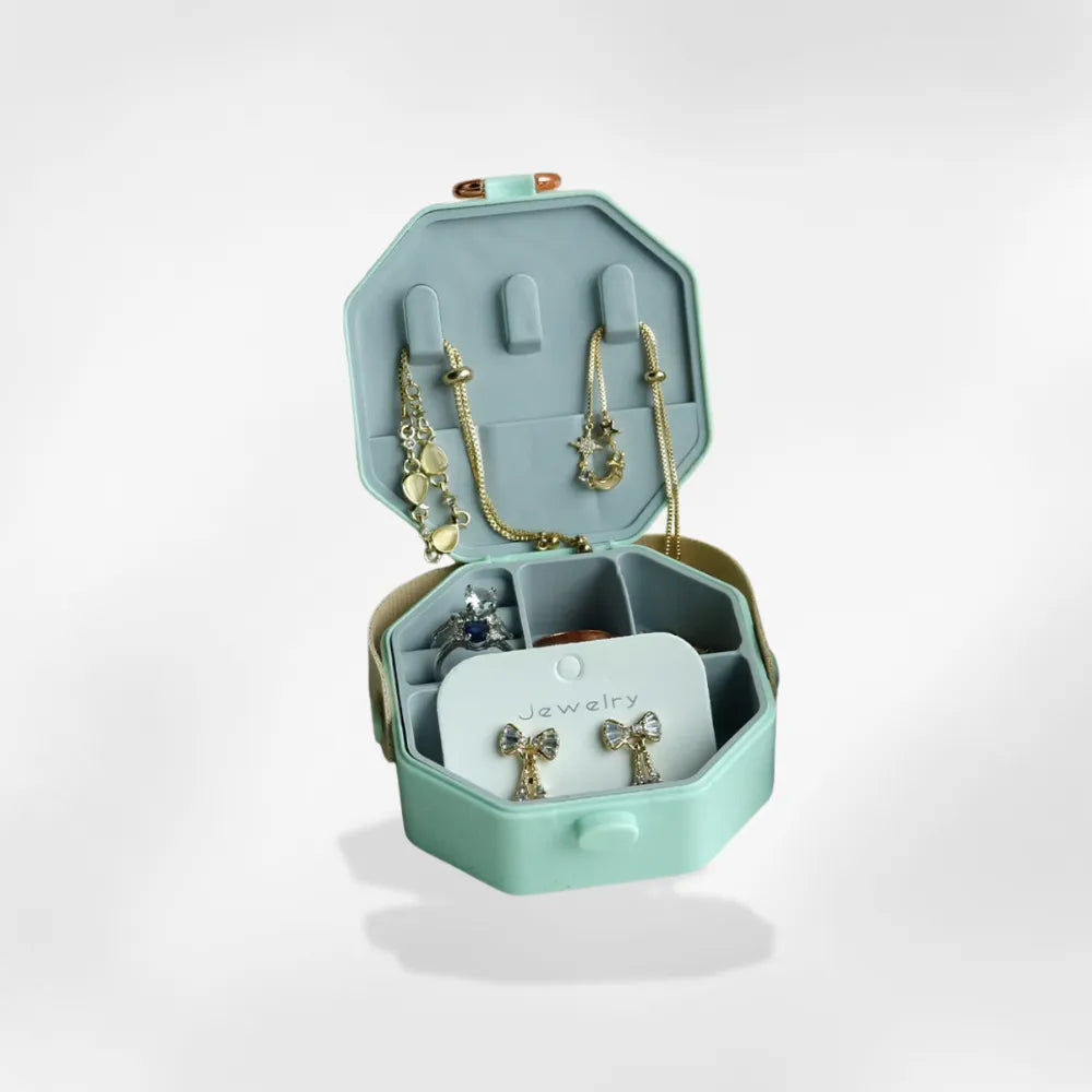 https://cdn.shopify.com/s/files/1/0889/8084/8989/files/Bo_te_Bijoux_Adolescente_RoyalCoffer.webp?v=1755877383