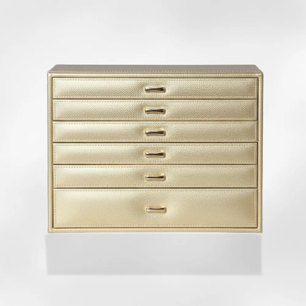https://cdn.shopify.com/s/files/1/0889/8084/8989/files/Bo_te_Bijoux_Cuir_Luxe_RoyalCoffer_345678.webp?v=1757694812