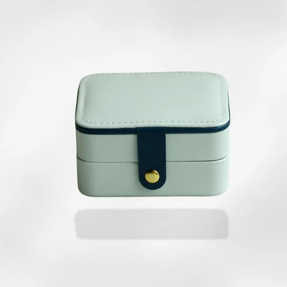 https://cdn.shopify.com/s/files/1/0889/8084/8989/files/Bo_te_Bijoux_Petite_Fille_RoyalCoffer_1.webp?v=1755704101