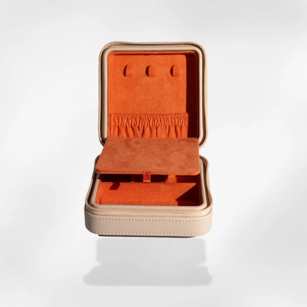 https://cdn.shopify.com/s/files/1/0889/8084/8989/files/Bo_te_Bijoux_Pour_Offrir_RoyalCoffer_6.webp?v=1765730504