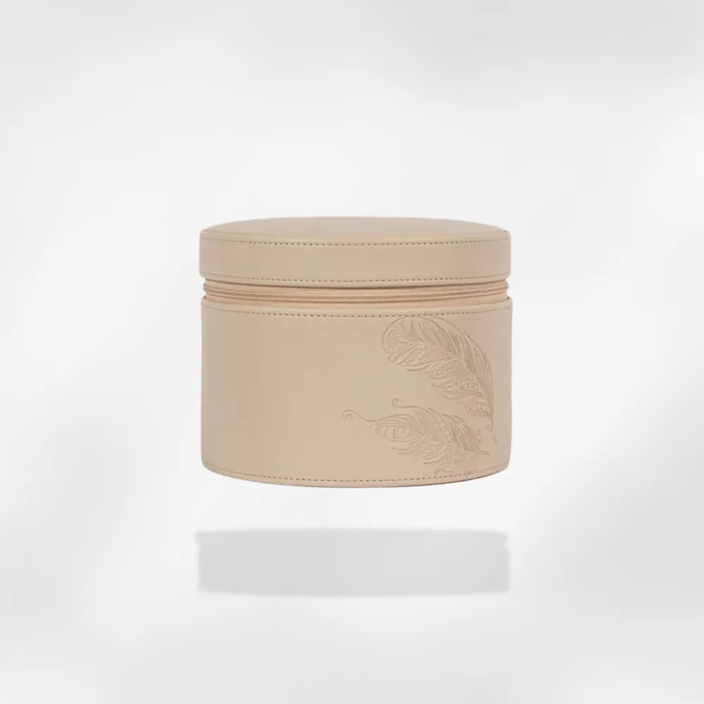 https://cdn.shopify.com/s/files/1/0889/8084/8989/files/Bo_te_Bijoux_Ronde-RoyalCoffer_2-beige.webp?v=1760188426