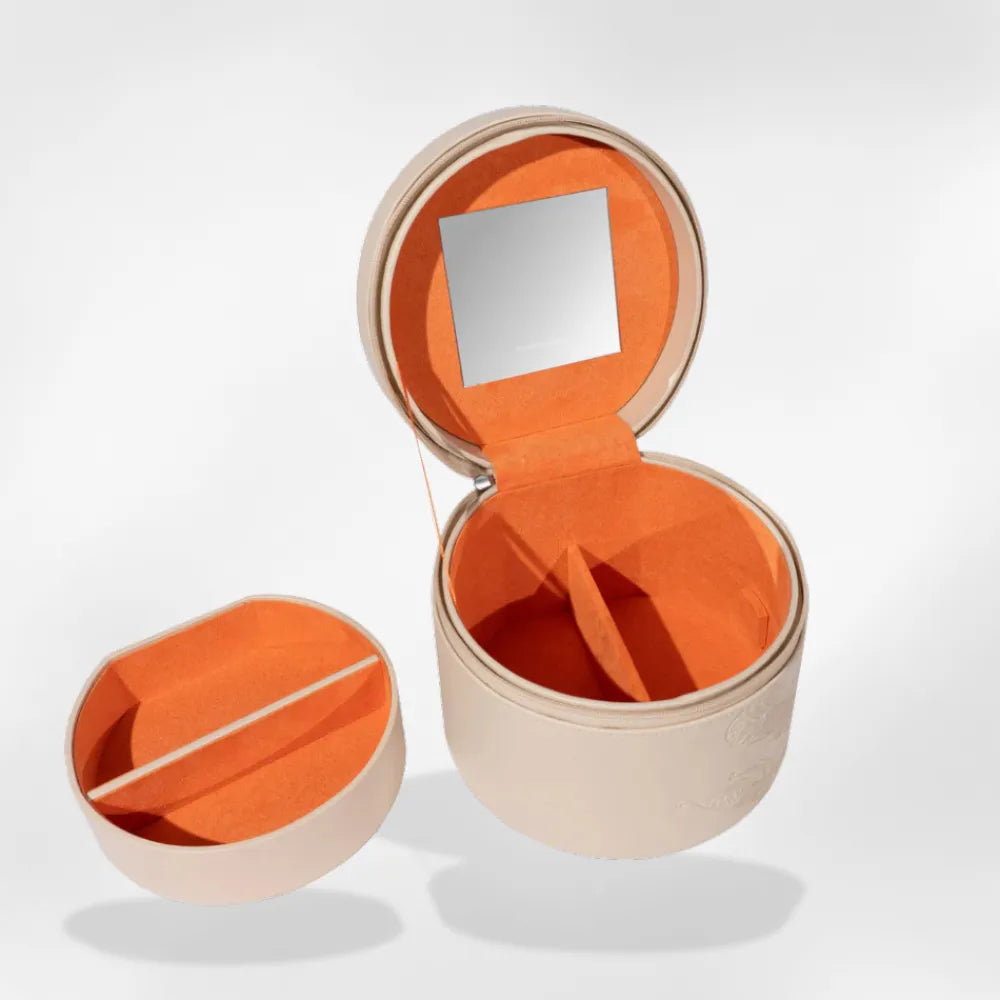 https://cdn.shopify.com/s/files/1/0889/8084/8989/files/Bo_te_Bijoux_Ronde-RoyalCoffer_234.webp?v=1760188469
