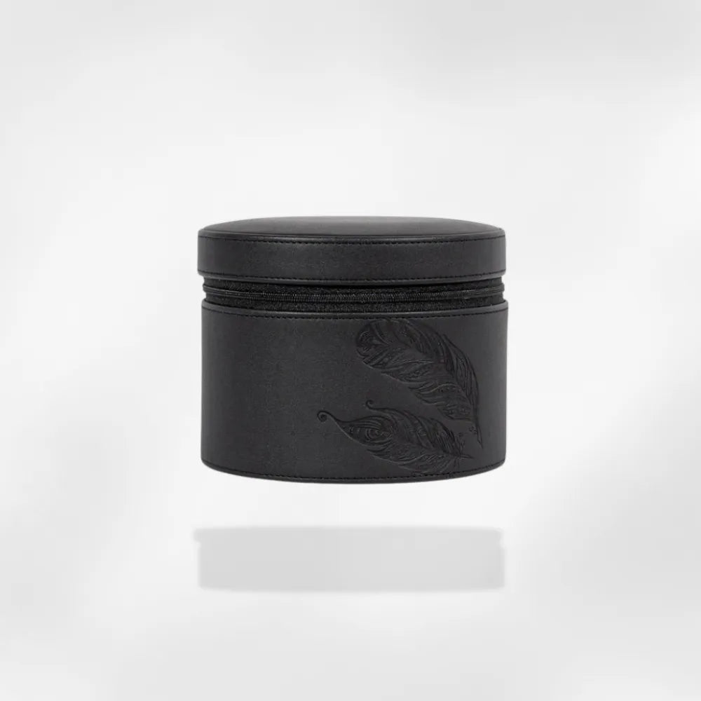 https://cdn.shopify.com/s/files/1/0889/8084/8989/files/Bo_te_Bijoux_Ronde-RoyalCoffer_26.webp?v=1760188455