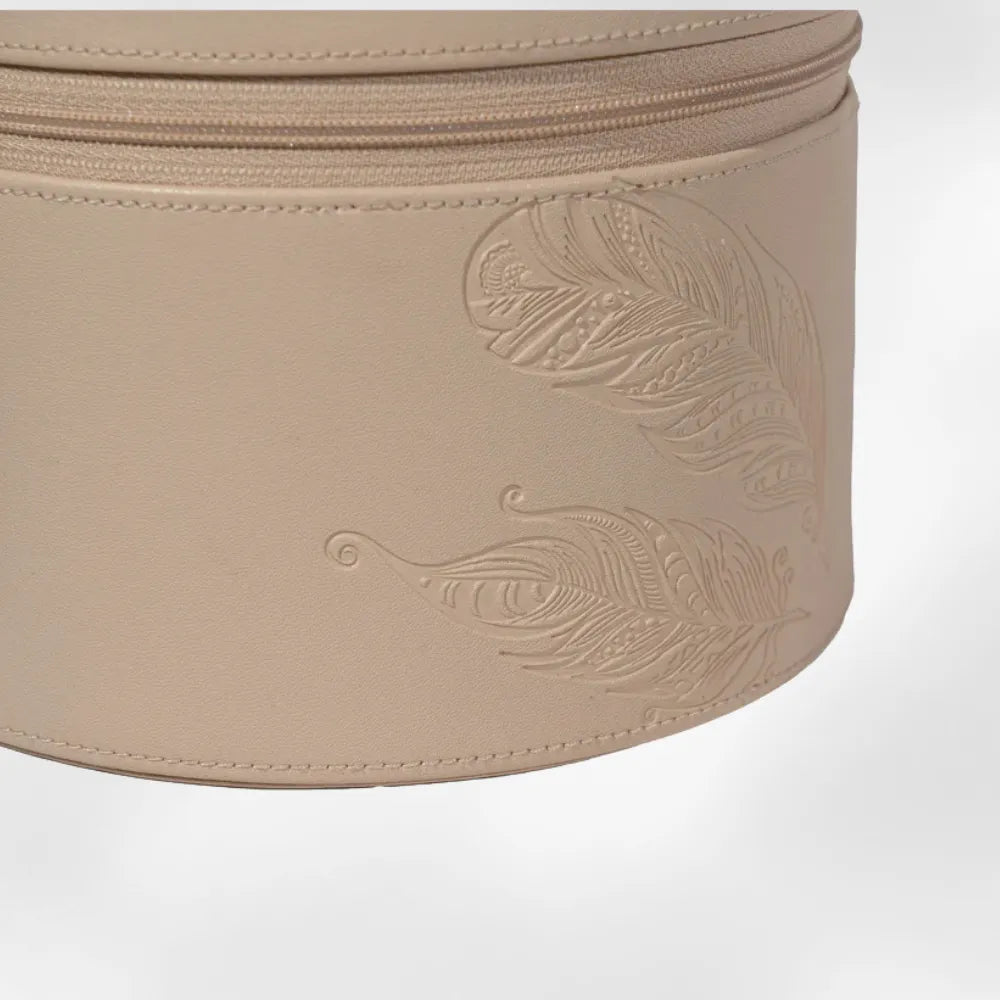 https://cdn.shopify.com/s/files/1/0889/8084/8989/files/Bo_te_Bijoux_Ronde-RoyalCoffer_2.webp?v=1760188415