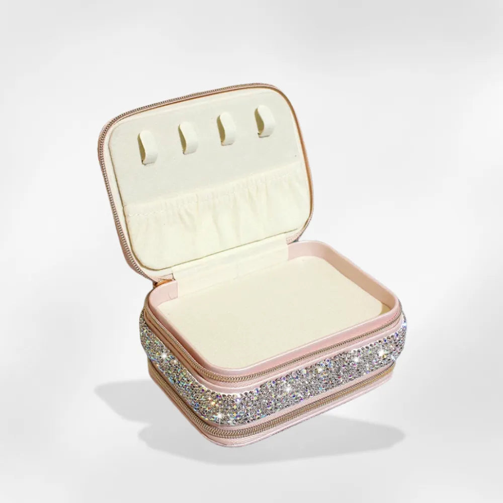 https://cdn.shopify.com/s/files/1/0889/8084/8989/files/Bo_te_Bijoux_Strass_RoyalCoffer.webp?v=1755092446