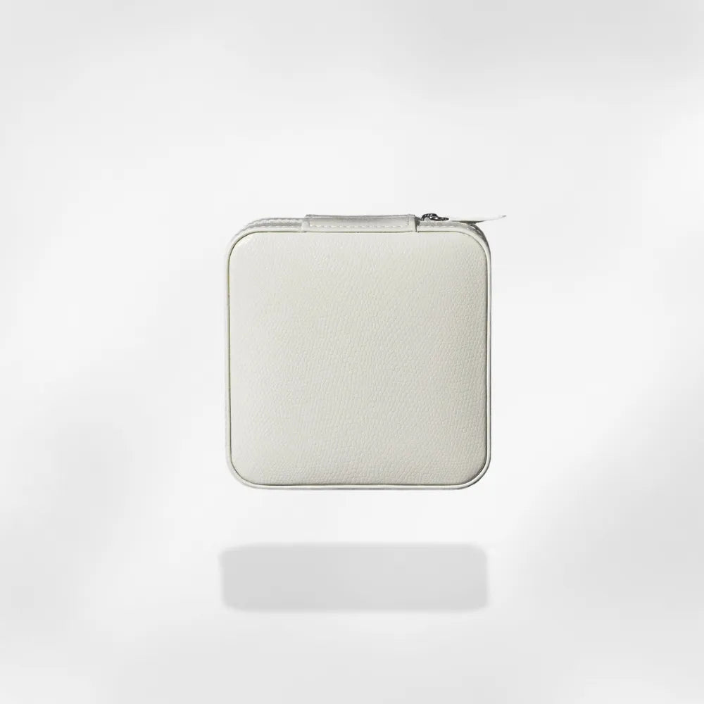 https://cdn.shopify.com/s/files/1/0889/8084/8989/files/Bo_te_Bijoux_de_Voyage_avec_Miroir_RoyalCoffer_345678.webp?v=1751719307