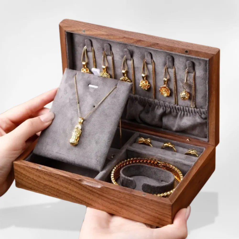 https://cdn.shopify.com/s/files/1/0889/8084/8989/files/Bo_te_Rangement_Bijoux_Bois_RoyalCoffer_13.webp?v=1755103844