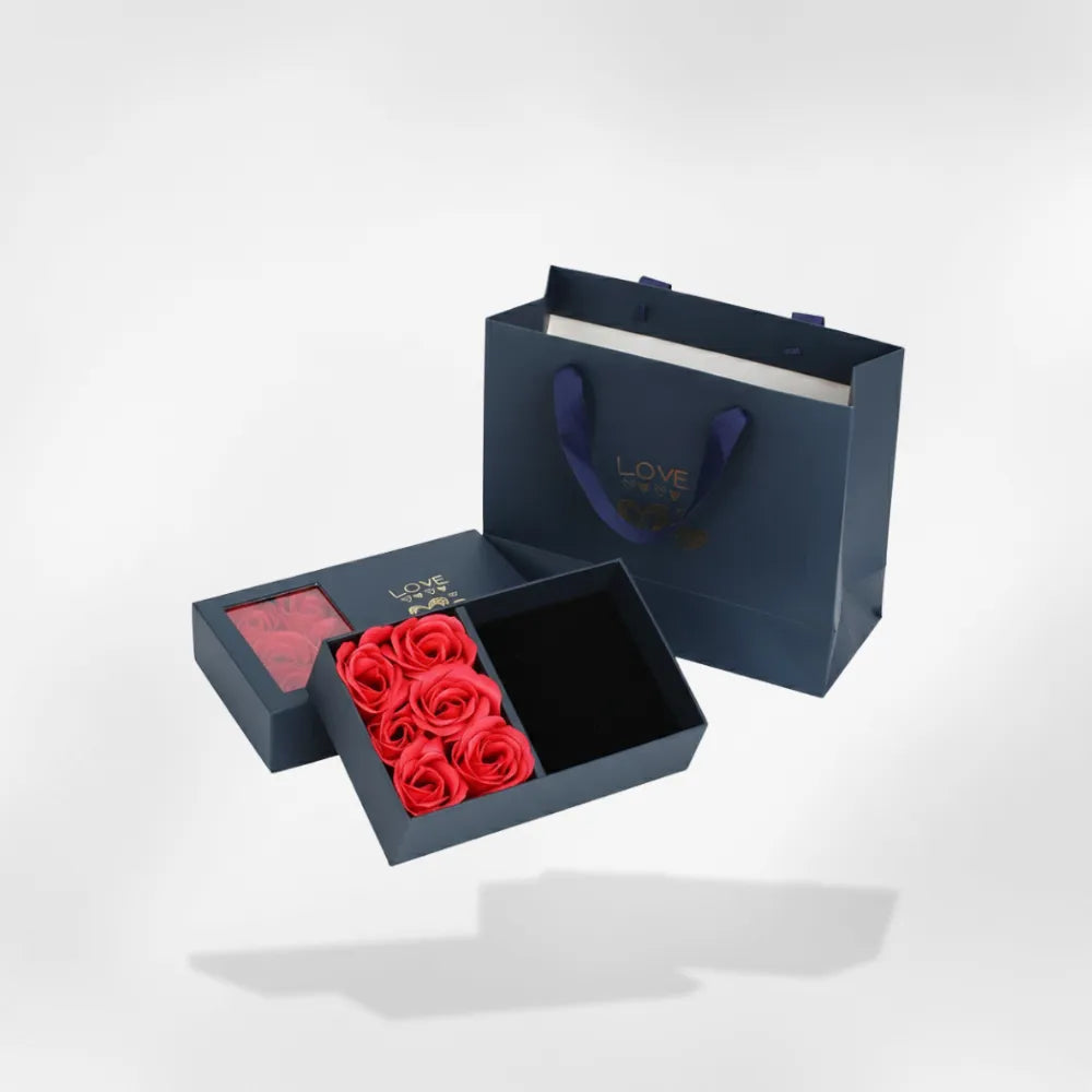 https://cdn.shopify.com/s/files/1/0889/8084/8989/files/Bo_te_Romantique_Bijoux_RoyalCoffer_3.webp?v=1758294534