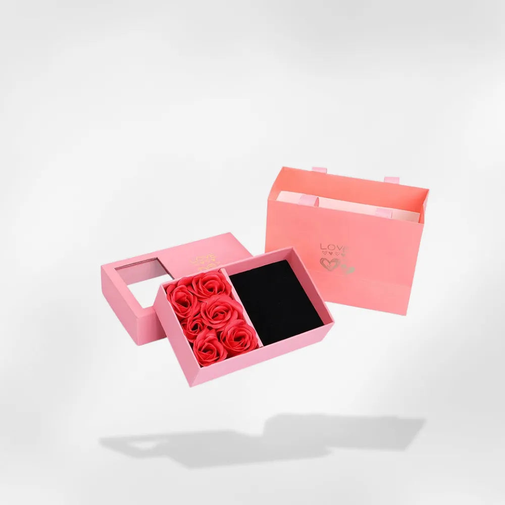 https://cdn.shopify.com/s/files/1/0889/8084/8989/files/Bo_te_Romantique_Bijoux_RoyalCoffer_4.webp?v=1758294541