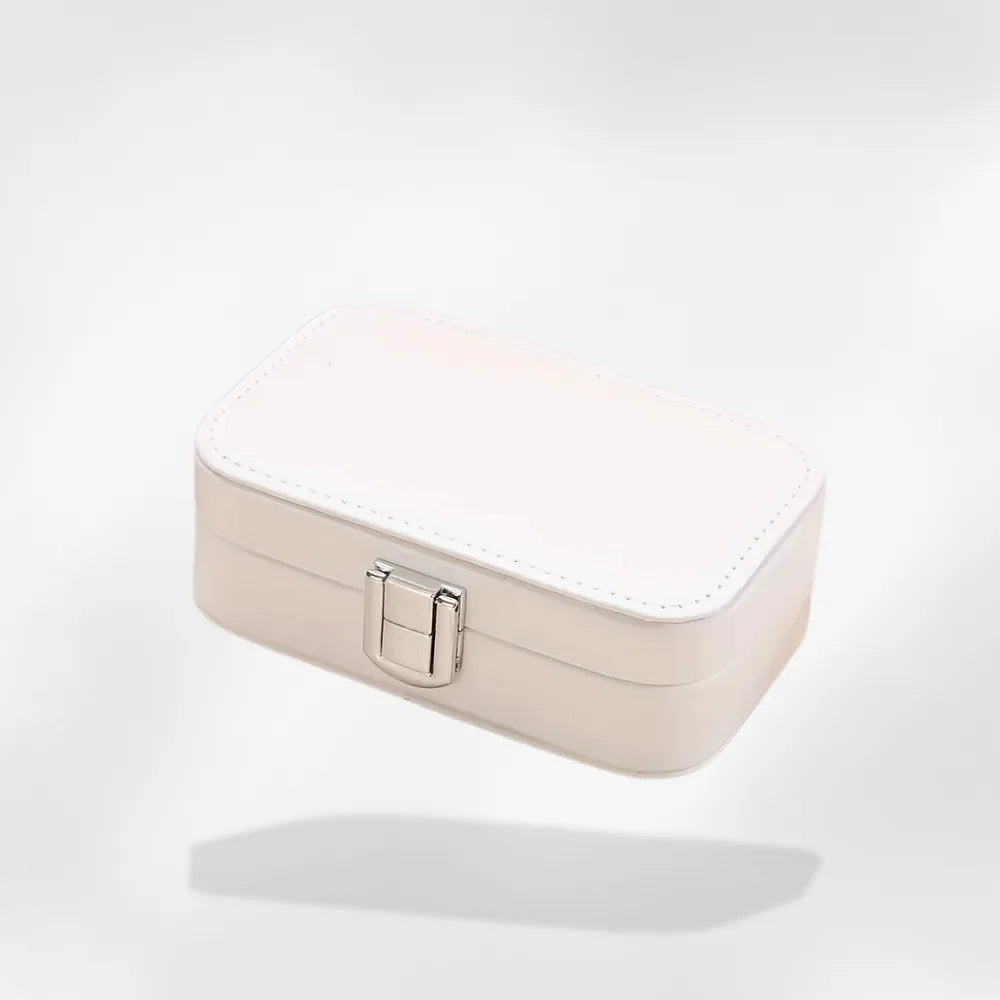 https://cdn.shopify.com/s/files/1/0889/8084/8989/files/Bo_te_bijoux_Enfant_Fille_RoyalCoffer_4.webp?v=1758725131