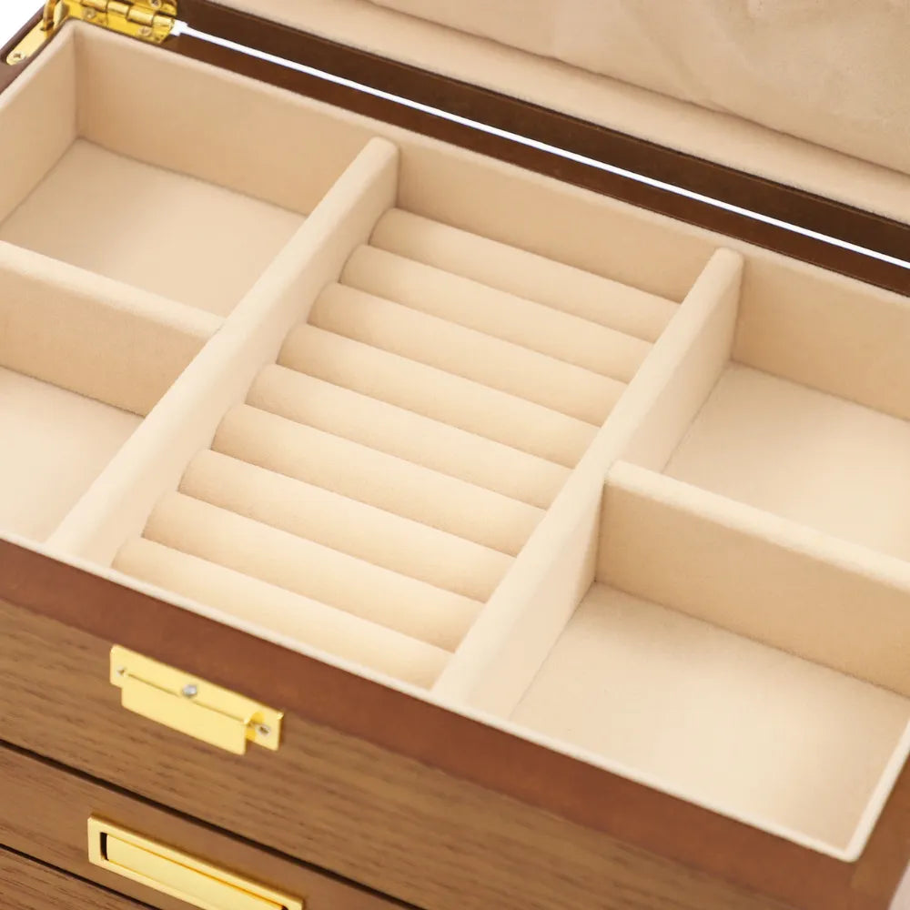https://cdn.shopify.com/s/files/1/0889/8084/8989/files/Bo_te_bijoux_fille_en_bois_pr_cieux_RoyalCoffer_1345.webp?v=1754321904