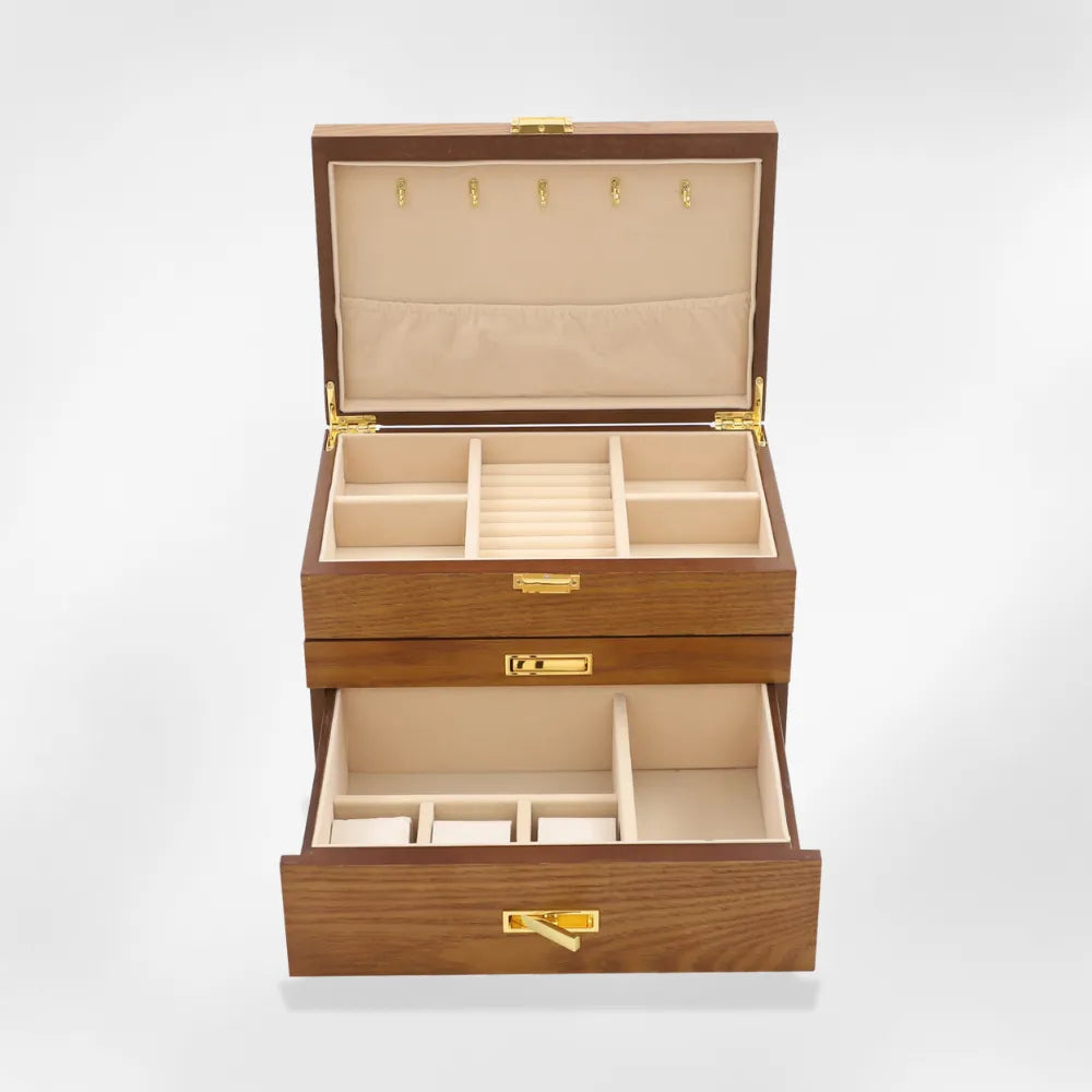 https://cdn.shopify.com/s/files/1/0889/8084/8989/files/Bo_te_bijoux_fille_en_bois_pr_cieux_RoyalCoffer_13.webp?v=1754321887