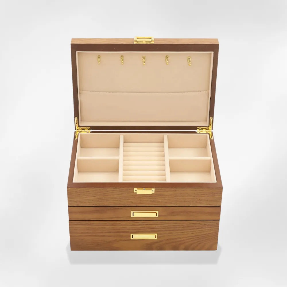 https://cdn.shopify.com/s/files/1/0889/8084/8989/files/Bo_te_bijoux_fille_en_bois_pr_cieux_RoyalCoffer.webp?v=1754321870