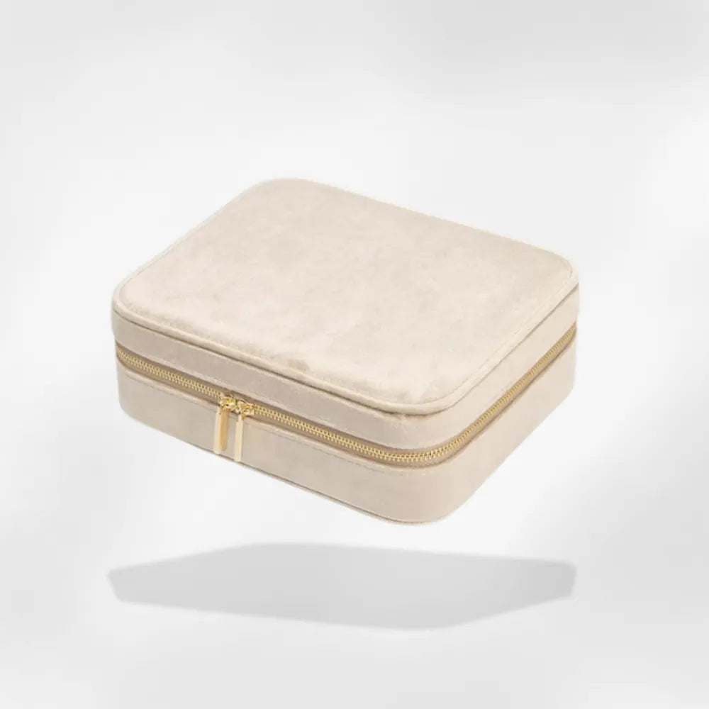 https://cdn.shopify.com/s/files/1/0889/8084/8989/files/Bo_te_pour_ranger_les_bijoux_RoyalCoffer_12.webp?v=1754568998