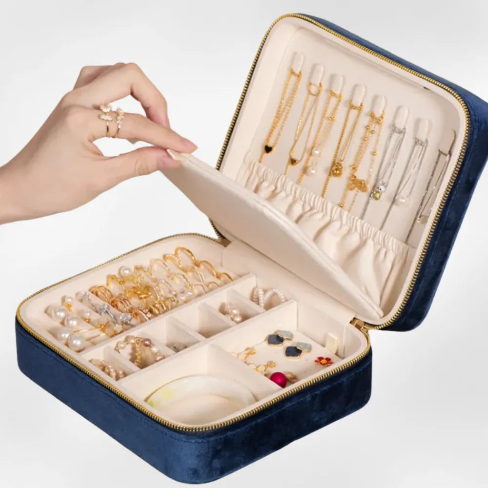 https://cdn.shopify.com/s/files/1/0889/8084/8989/files/Bo_te_pour_ranger_les_bijoux_RoyalCoffer.webp?v=1754568976