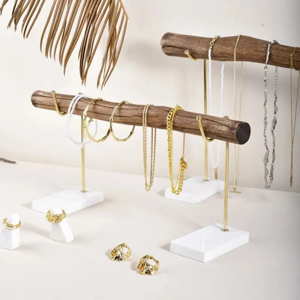 https://cdn.shopify.com/s/files/1/0889/8084/8989/files/Bois_Flott_Pr_sentoir_Bracelet_RoyalCoffer_2.webp?v=1759411676