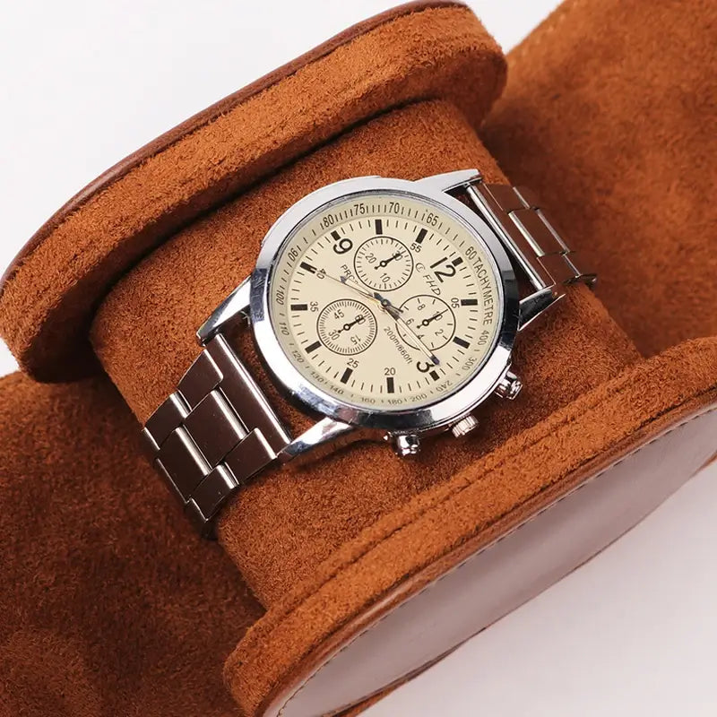 https://cdn.shopify.com/s/files/1/0793/1897/4808/files/Boite-1-Montre.webp?v=1699697601