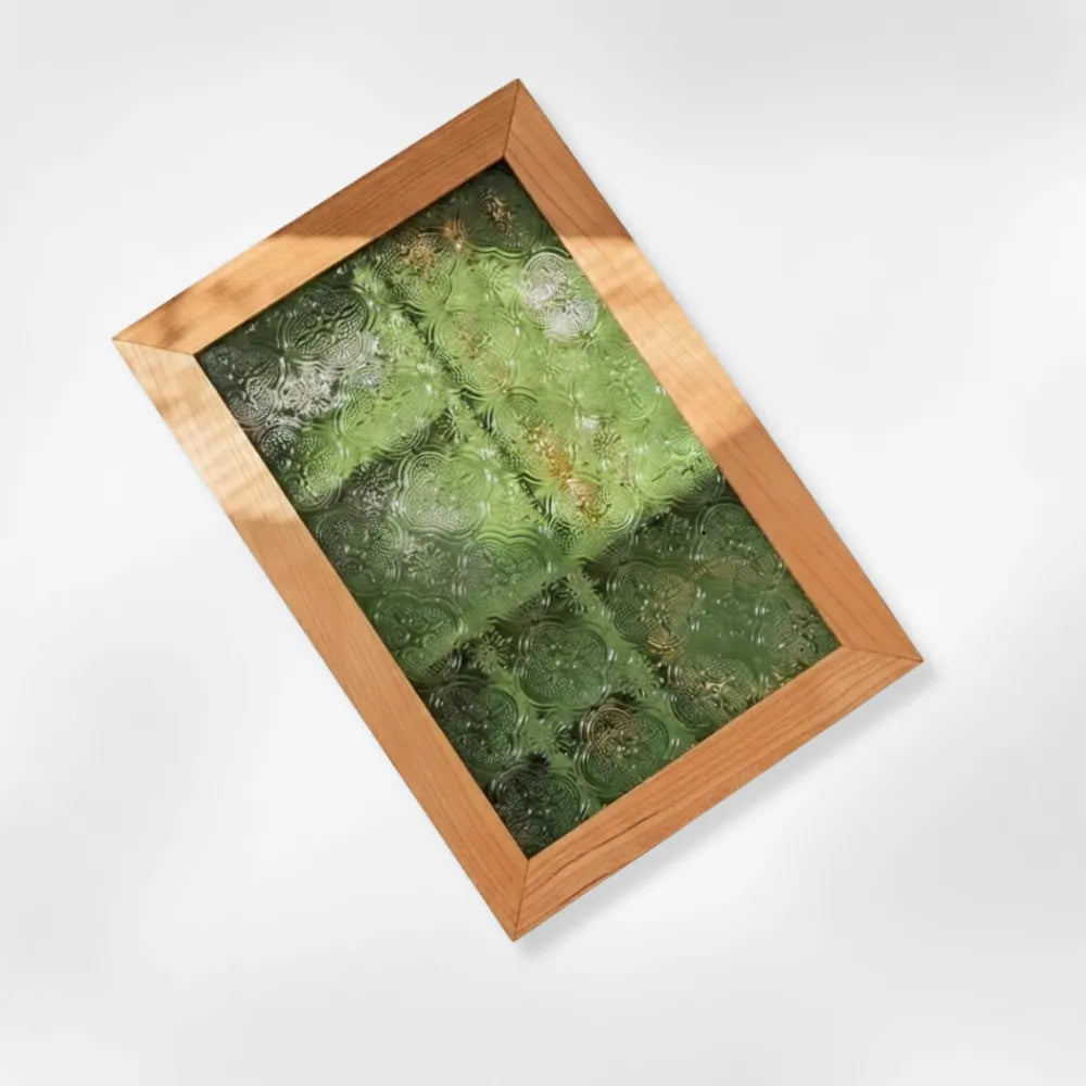 https://cdn.shopify.com/s/files/1/0889/8084/8989/files/Boite_a_Bijoux_en_Bois_et_verre_3.webp?v=1770398209