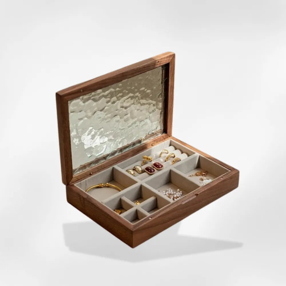 https://cdn.shopify.com/s/files/1/0889/8084/8989/files/Boite_a_Bijoux_en_Bois_massif_et_verre.webp?v=1770398291