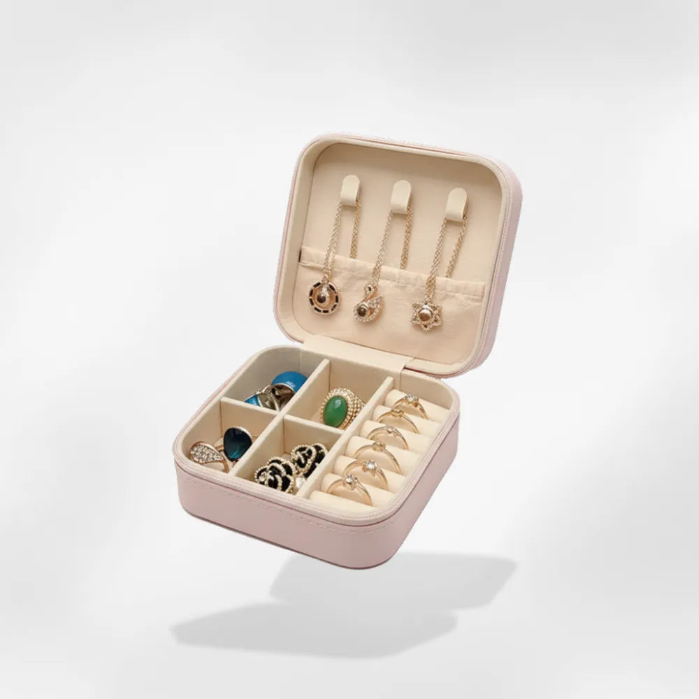 https://cdn.shopify.com/s/files/1/0889/8084/8989/files/Boite_bijoux_bapt_me_dition_personnalisable_2.webp?v=1758922384