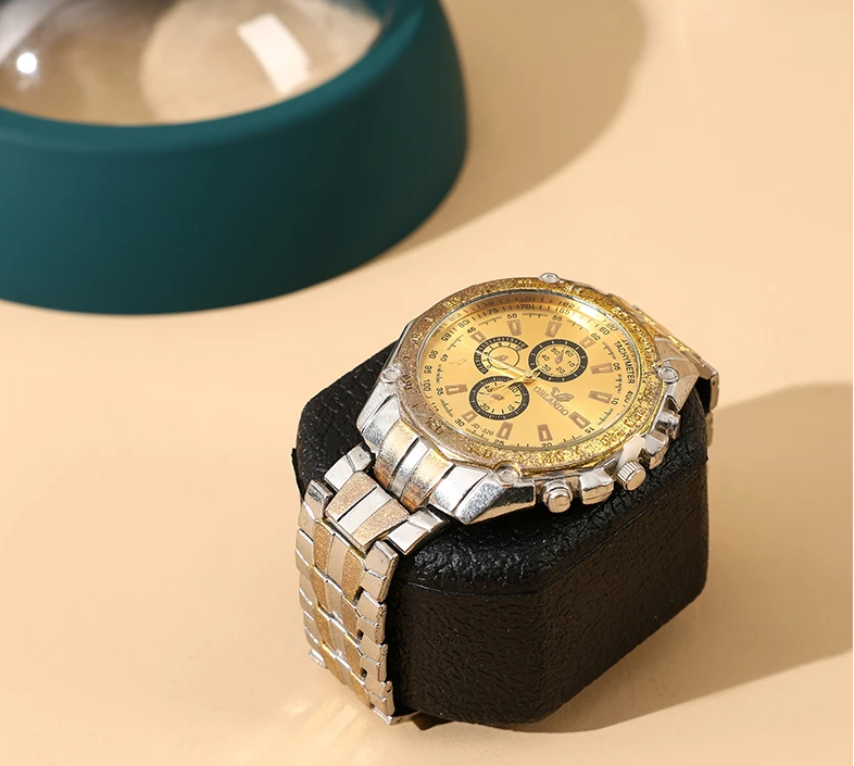 Remontoir Montre Sphère Cosmique Design Futuriste