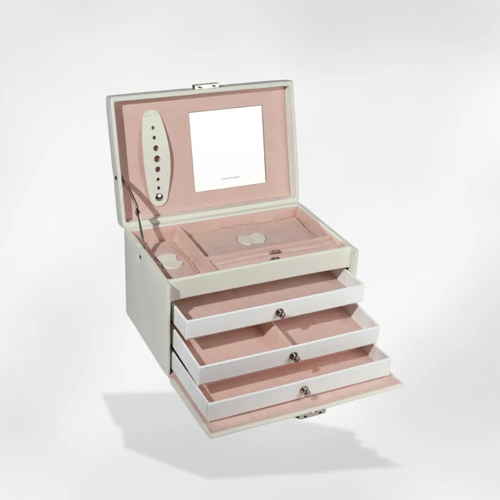 https://cdn.shopify.com/s/files/1/0889/8084/8989/files/Coffret_Bijoux_en_cuir23.webp?v=1770149548