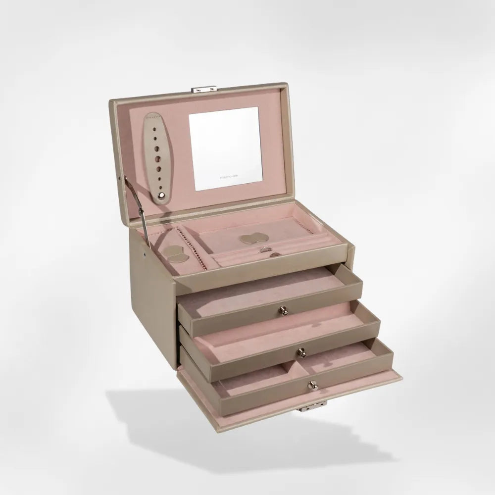 https://cdn.shopify.com/s/files/1/0889/8084/8989/files/Coffret_Bijoux_en_cuir25.webp?v=1770149566