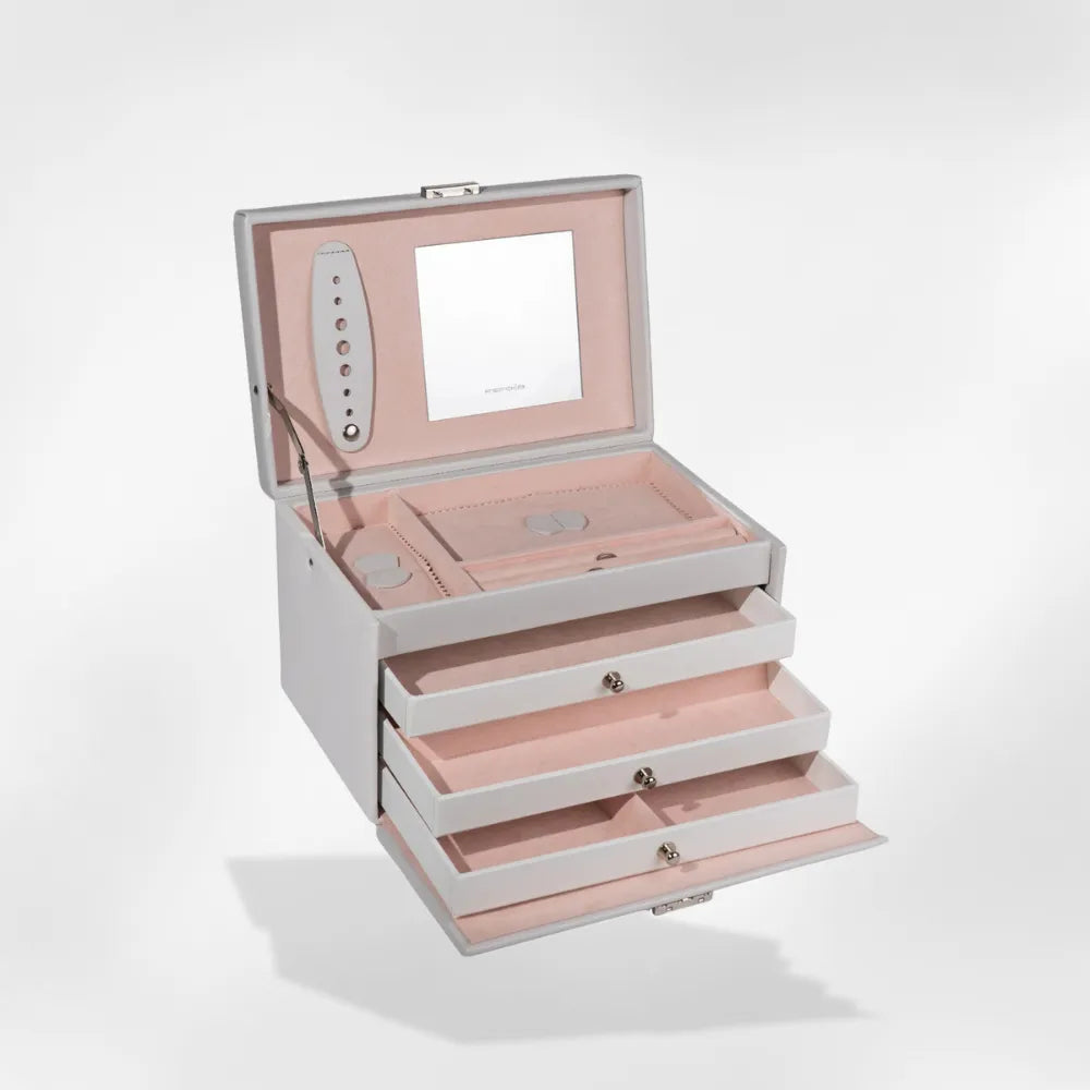 https://cdn.shopify.com/s/files/1/0889/8084/8989/files/Coffret_Bijoux_en_cuir2.webp?v=1770149537