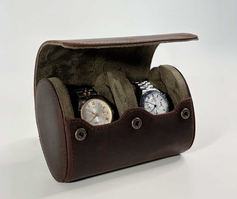 https://cdn.shopify.com/s/files/1/0774/4372/7708/files/Etui_Cuir_Tradition_serie_2_-_4.png?v=1771350590