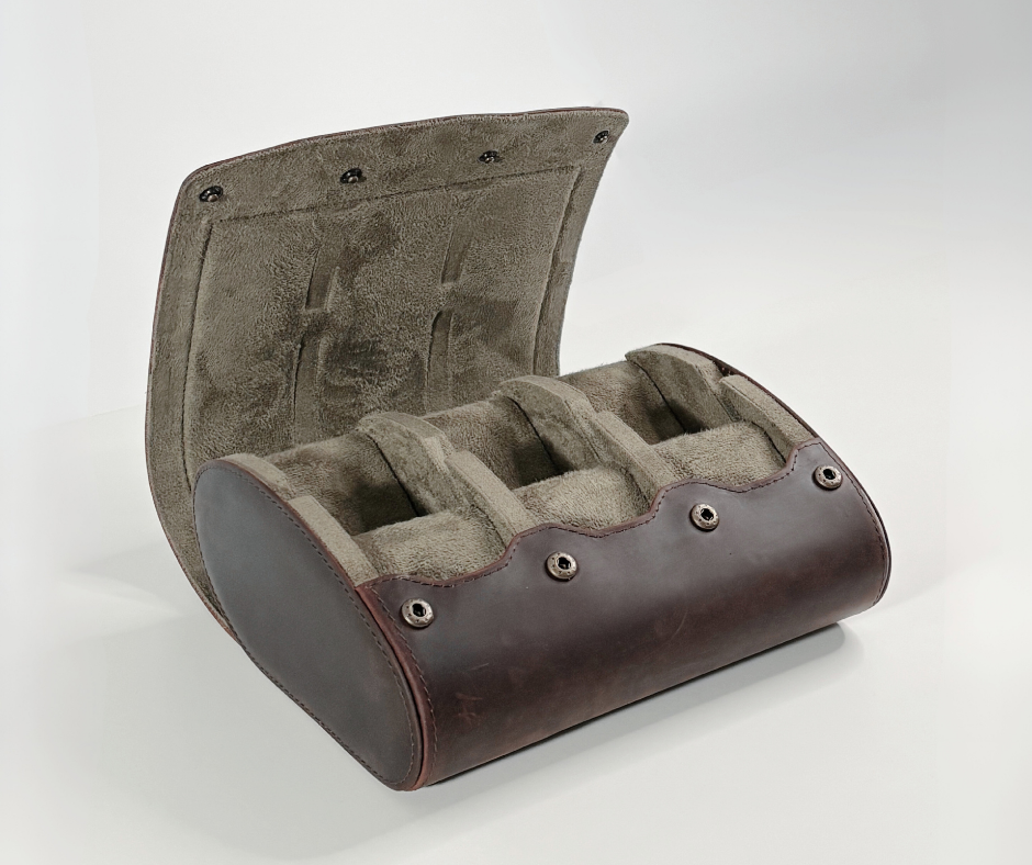 https://cdn.shopify.com/s/files/1/0774/4372/7708/files/Etui_Cuir_Tradition_serie_6_-_3.png?v=1771350605