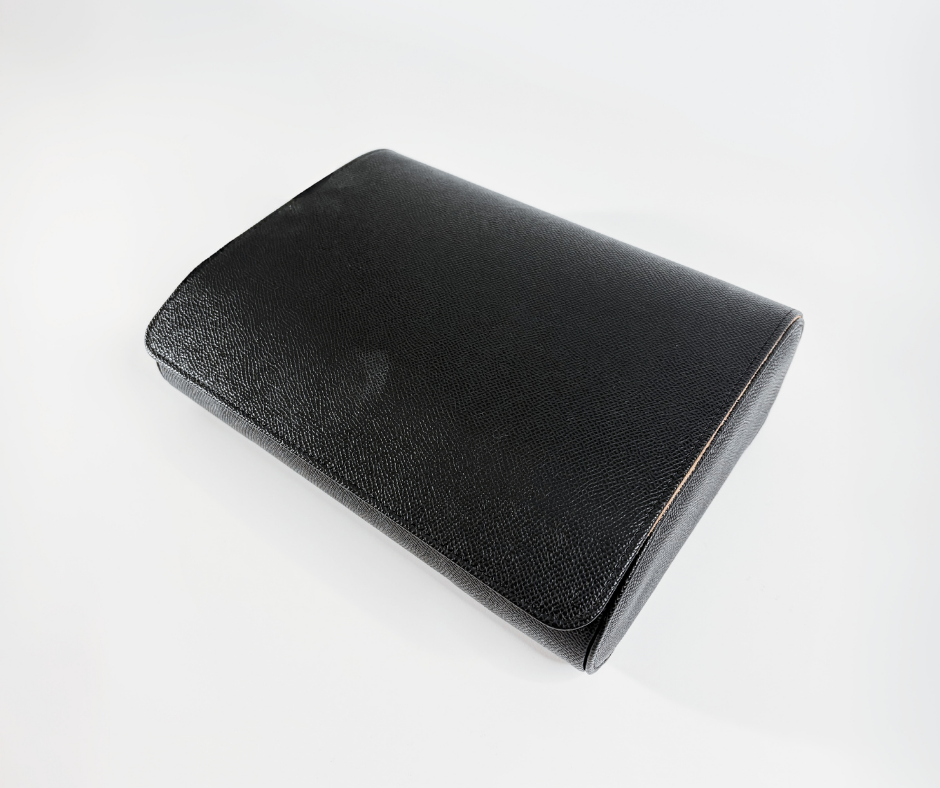 https://cdn.shopify.com/s/files/1/0774/4372/7708/files/Etui_Miel_Dore_-_3.png?v=1771350919