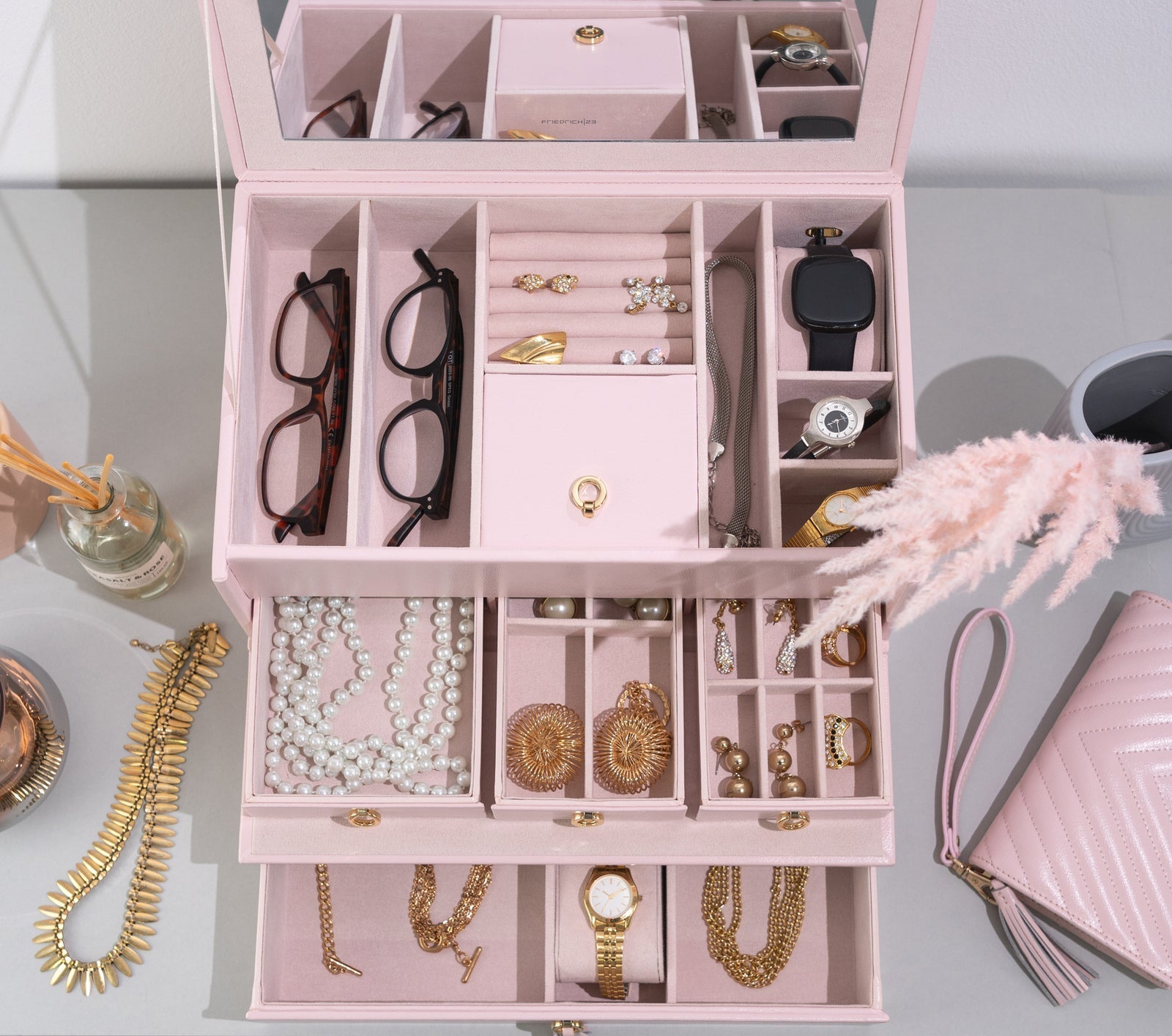 https://cdn.shopify.com/s/files/1/0793/1897/4808/files/Friedrich_23_Aurora_Pink_Imagebilder_HQ-07655.jpg?v=1739382161