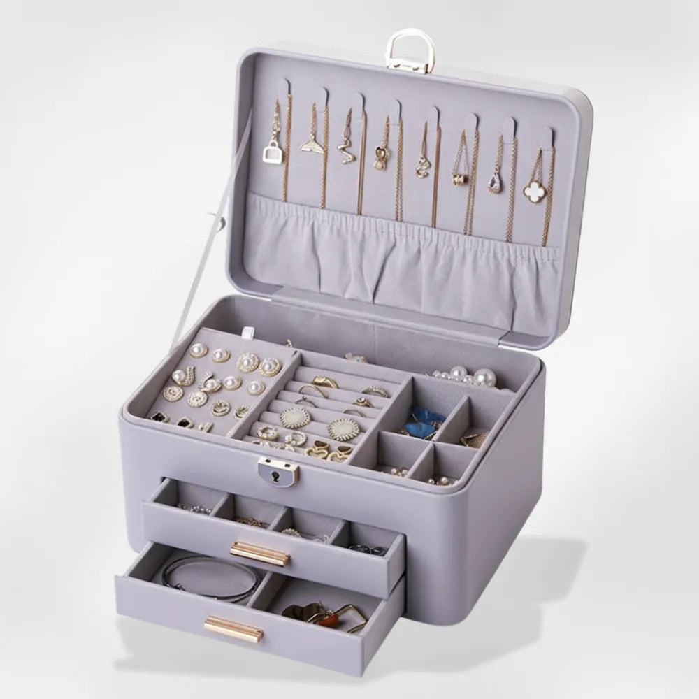 https://cdn.shopify.com/s/files/1/0889/8084/8989/files/Grande_Bo_te_Bijoux_en_cuir_RoyalCoffer.webp?v=1758363064