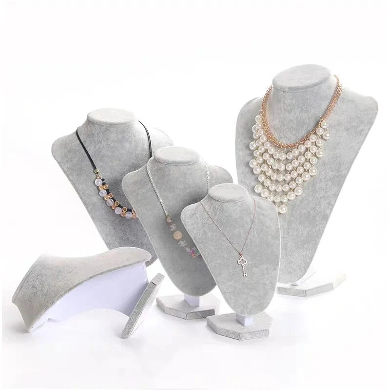 Buste Collier Velours Gris Clair