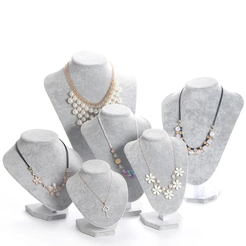 Buste Collier Velours Gris Clair