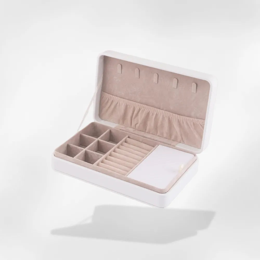 https://cdn.shopify.com/s/files/1/0889/8084/8989/files/Jolie_Bo_te_Bijoux_Fille_RoyalCoffer_134.webp?v=1755622832